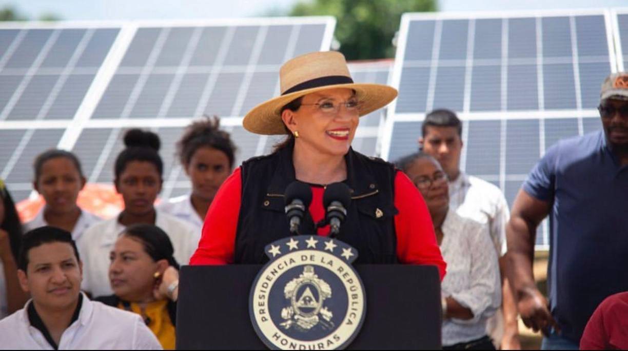 A las felicitaciones, también se sumó la embajadora de los Estados Unidos Laura F. Dogu, quén le escribió en su cuenta X, (Antes Twiter) lo siguiente: “Hoy quiero enviar mis más cálidas felicitaciones a la Presidenta Xiomara Castro, en este día especial, ¡le deseo un muy feliz cumpleaños!”.