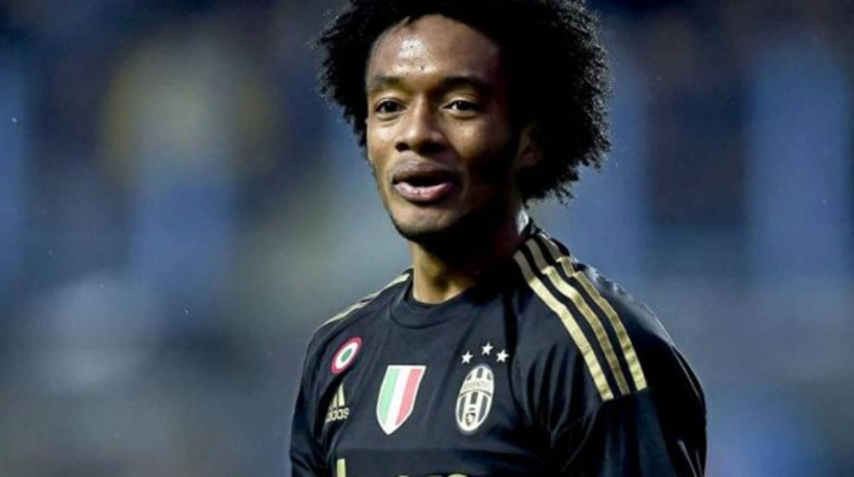 Monaco's French midfielder Thomas Lemar kicks the ball during a training session at the Grand Stade in Tangiers on July 28, 2017 on the eve of the French Trophy of Champions (Trophee des Champions) football match between Paris Saint-Germain and Monaco. / AFP PHOTO / FRANCK FIFE