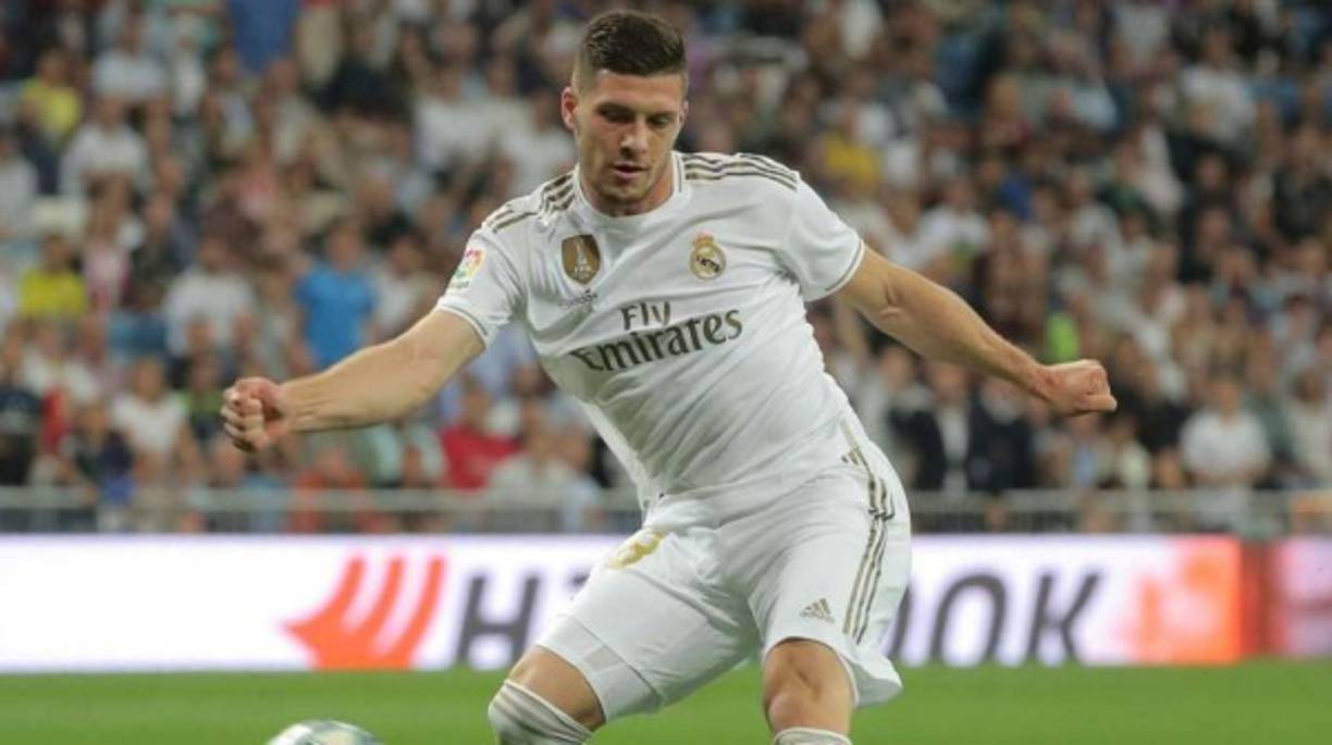 Según publican en la prensa italiana, Lika Jovic ya le dio el sí al AC Milan. El conjunto italiano estaría interesado en pactar con el Real Madrid una cesión con opción de compra por el delantero bosnio y parece que en San Siro ya tendrían el visto bueno del propio jugador.