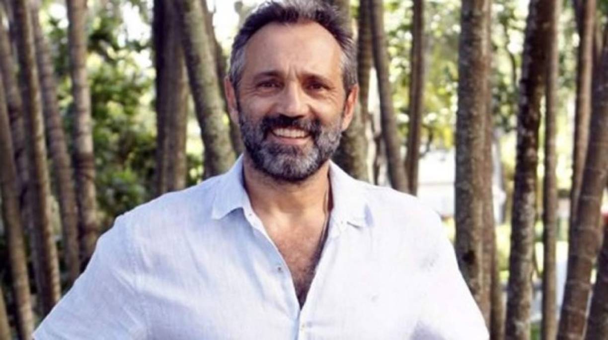 El popular actor brasileño Domingos Montagner, de 54 años, falleció ahogado en el río Sao Francisco (noreste), el mismo donde el personaje que interpretaba en una telenovela de la red Globo había estado a punto de morir, informaron los medios del grupo. Montagner era miembro del elenco de 'Velho Chico', una serie que se emite en horario de máxima audiencia y está ambientada en esta región del noreste brasileño, entre los estados de Sergipe y Alagoas, por la que pasa el caudaloso río.
