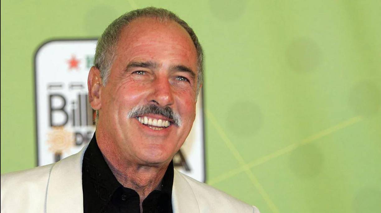 Aunque García radicó en Acapulco, su esposa dejó en claro que el puerto le quedó a deber mucho al actor al no realizarle los homenajes en vida, por lo que hacer uno a estas alturas ya sería demasiado tarde. José Moran, un turista de la Ciudad de México, llegó a darle las condolencias a la familia, ya que se encontraban en el puerto y su mamá fue quien lo animó a acudir. “Yo conocí a Andrés García en la novela de RBD, ahí fue la primera vez que lo vi, después ya vi sus películas y quise venir a darle el último adiós como se merece”, detalló a EFE.