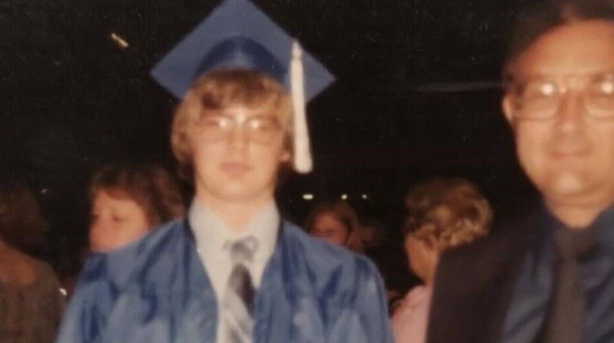 Jeffrey nació en 1961, mientras Lionel aún estaba en las aulas siguiendo sus sueños. Aquí Lionel y Jeff en un evento escolar.