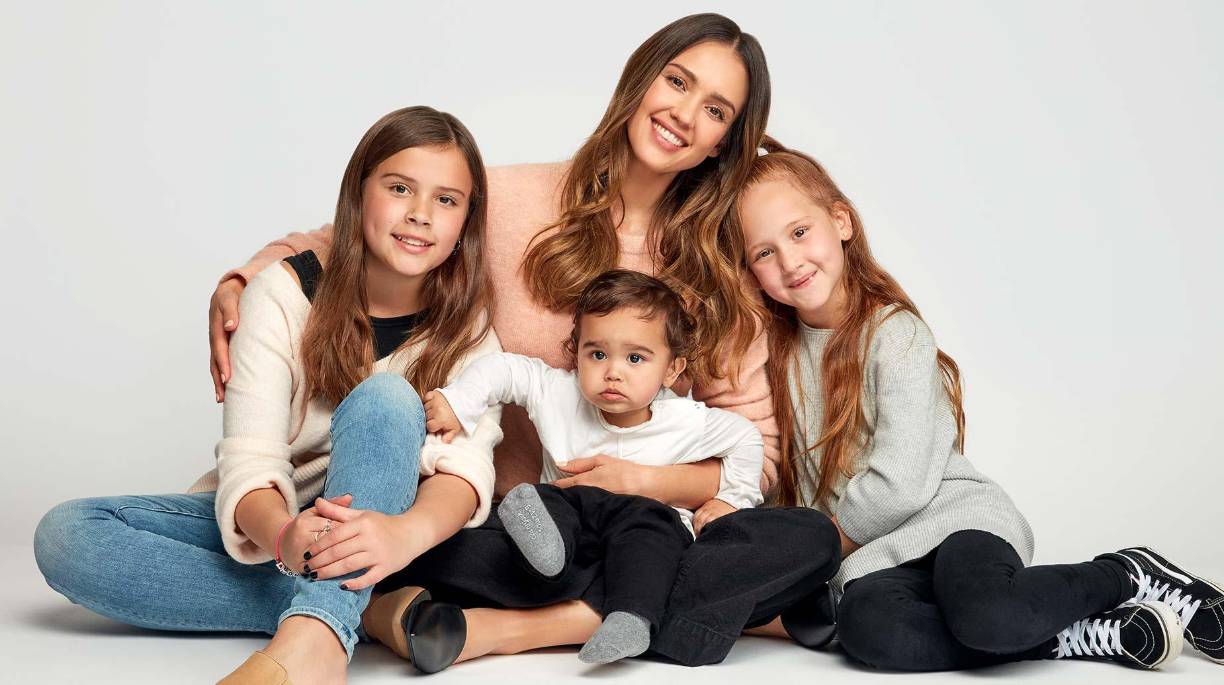 Antes de su nacimiento, Jessica Alba reveló por qué deseaba un niño. “Para mí... las niñas aman a su papá. Yo quería que alguien me amara más”, bromeó la actriz en The Rachael Ray Show. “Cuando llega a casa, dicen: ‘¡Papá!’ Es como una fiesta”.