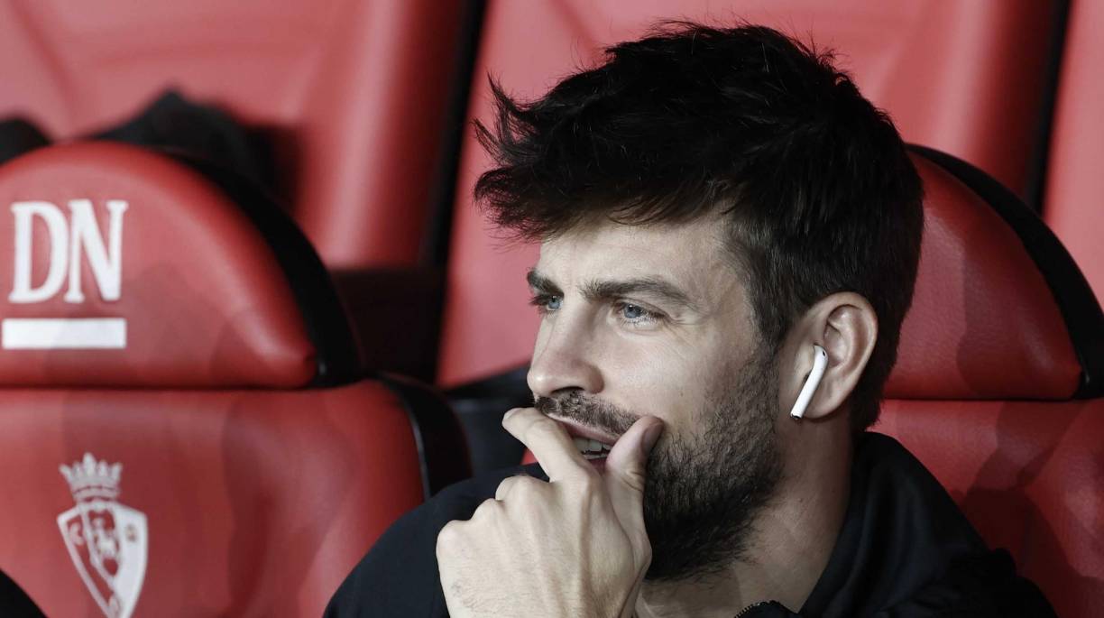 Al reanudarse el encuentro se conoció que Piqué, suplente en este partido, había sido expulsado.