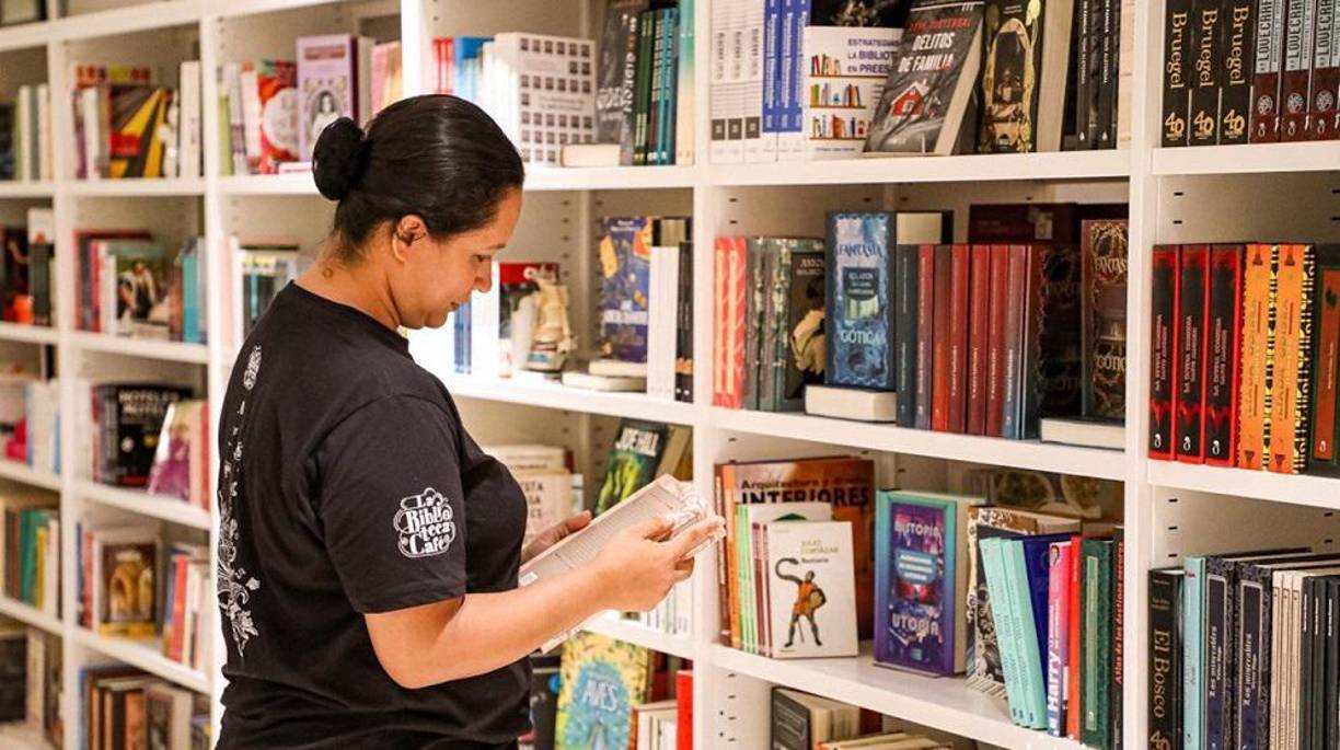  El edificio cuenta con 24.000 metros cuadrados y que será “la primera biblioteca nacional del mundo” que se mantendrá abierta las 24 horas del día.