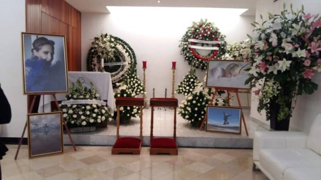 El ataud que llevaba los restos de la actriz llegó al Panteón Francés en donde será enterrada, al igual que tantos famosos que descansan ahí como Chespirito. Pero antes, tuvo un velorio en la funeraria que se encuentra justo a la espalda del cementerio y también recibirá un homenaje de cuerpo presente en el Teatro Jorge Negrete.<br/><br/>