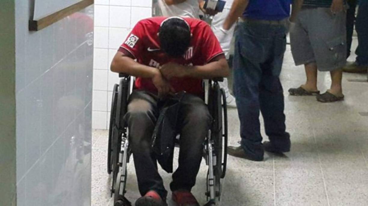 El Cuerpo de Bomberos y vecinos del lugar trasladaron a los heridos del fatal accidente que cobró la vida de tres personas.