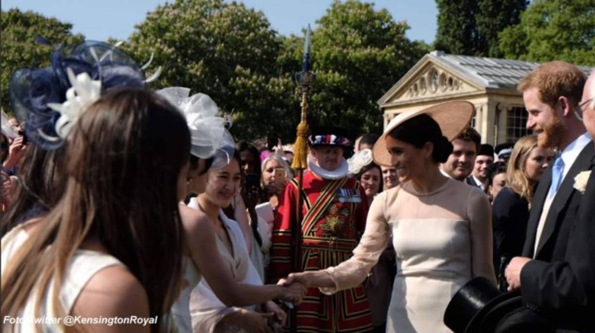 Mira más fotos de Meghan Markle en la galería:<br/><br/> Así fue el debut de Meghan Markle tras su boda real con Harry- https://bit.ly/2IBRJS9