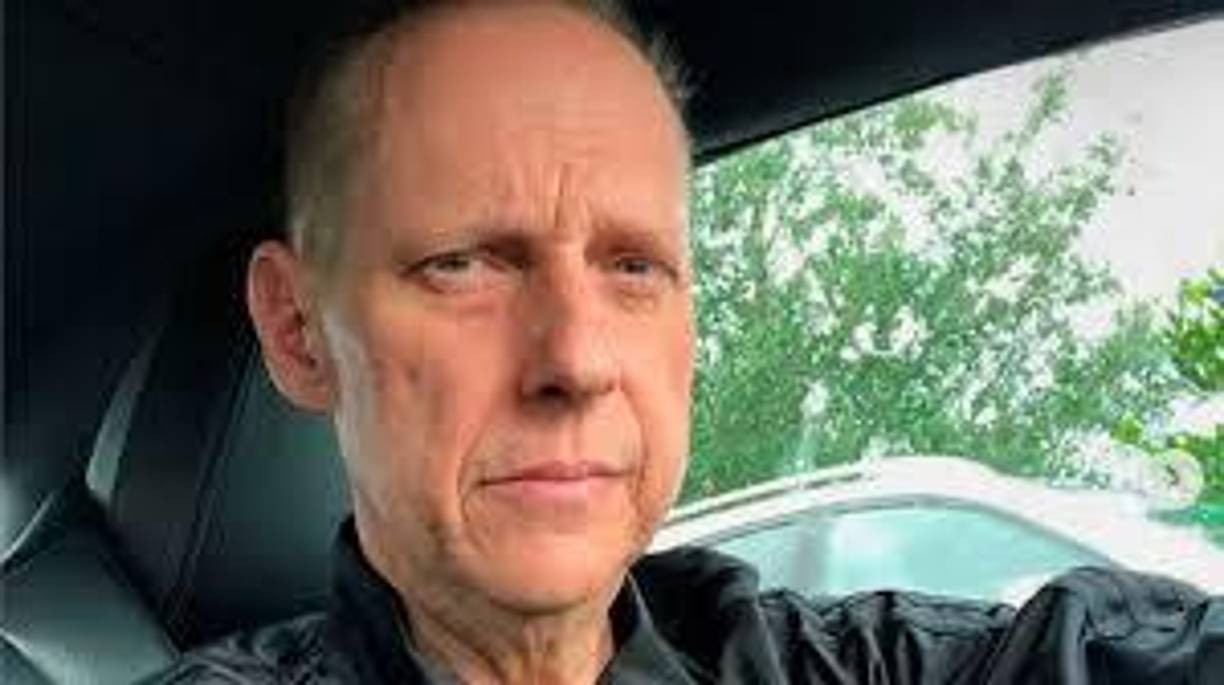 Paco Villa, icónico narrador de TUDN, murió este miércoles luego de una lucha contra el cáncer, el cual le fue detectado durante su labor en el Mundial de Qatar 2022, pero siguió trabajando hasta hace unas semanas.