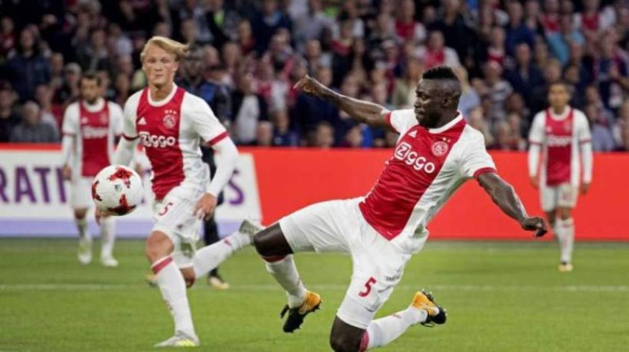 No obstante, Davinson ya le habría dado la palabra al Tottenham y según acuerdan los medios europeos, se marchará al club de Londres por una cifra que puede ser superior a los 40 millones de euros. Al parecer rechazó al Barcelona y Real Madrid.
