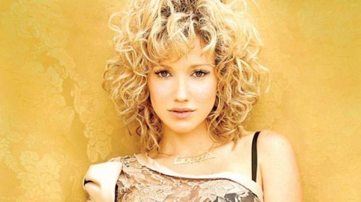 Fanny Lu, la artista colombiana, causa polémica con su nueva imagen y es que al parecer ha recurrido a varios 'arreglitos' estéticos que transformaron su rostro.