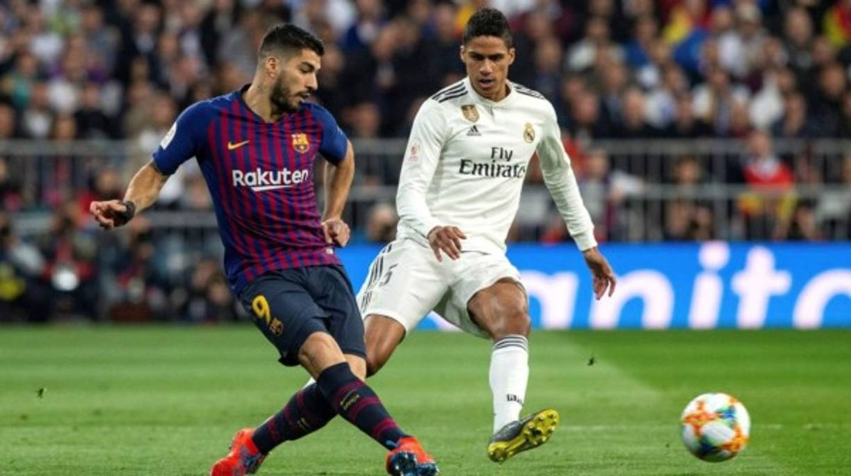 El acompañante de Sergio Ramos es Raphael Varane, pero todo está pendiente del estado de la rodilla izquierda del francés. Se la dañó al intentar evitar el segundo tanto del Barcelona y presenta una fuerte contusión con heridas.