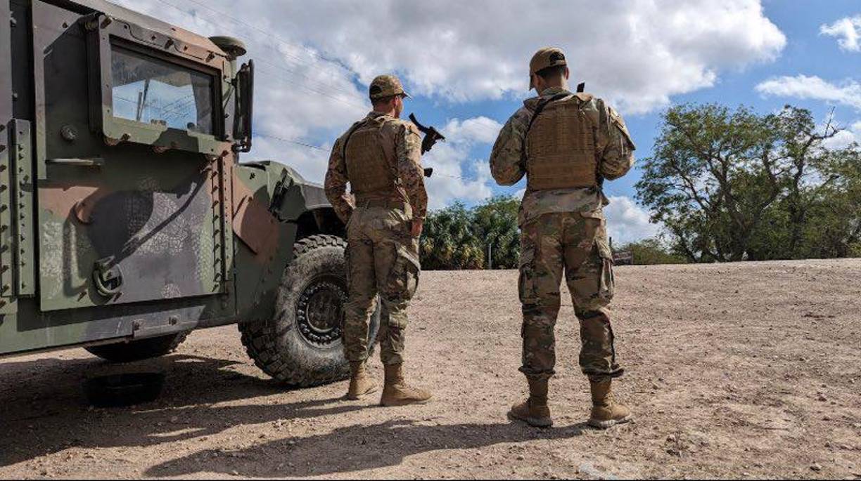 La decisión de mandar a esos 1,500 agentes se da a conocer justo cuando EEUU se prepara para un aumento del flujo migratorio con motivo del levantamiento a partir del 11 de mayo del Título 42, una medida por la que ha llevado a cabo expulsiones en caliente con el pretexto de la pandemia.