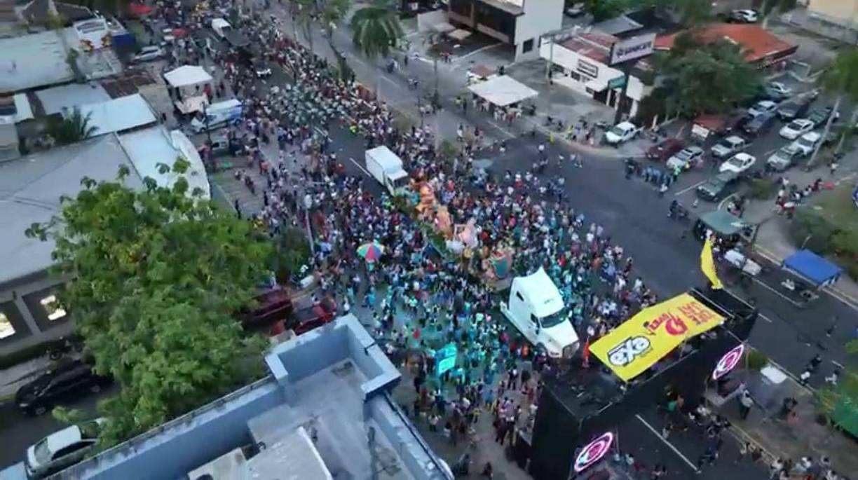 ”Definitivamente fue un evento que quedará grabado en la mente de los sampedranos y de los visitantes que estuvieron en esta Feria Juniana. No hubo carnaval, pero nosotros armamos el carnaval. Y el próximo año también estaremos presentes y haciendo cosas novedosas para que la gente siga disfrutando”, concluyó. 