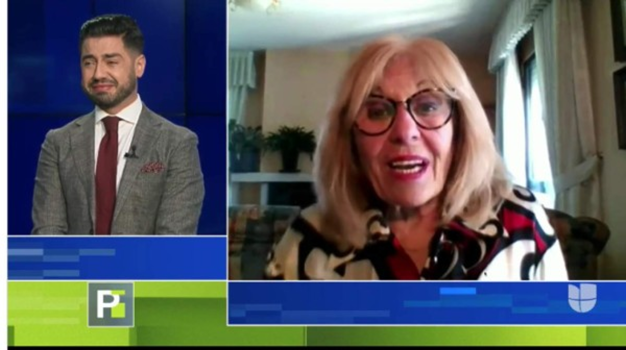 Anoche mis compañeros de @primerimpacto y @officialjackieg<br/><br/>me dieron una sorpresa que jamás olvidaré. 😍 Les presento a mi mamá, se llama Pilar, una mujer luchadora que ha sacado adelante junto a mi papá, un hogar con 4 hijos. Mi madre me apoyó y acompañó en mi carrera artística desde que comencé y aún, en la distancia, lo sigue haciendo.