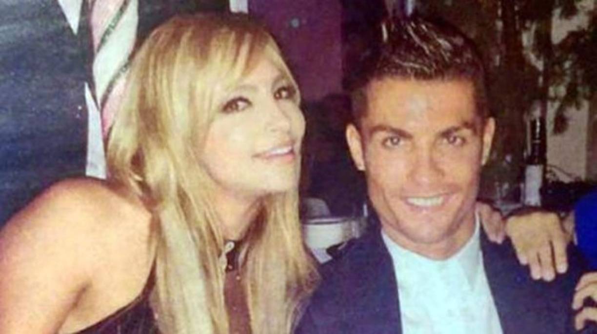 La foto que surgió en las redes sociales, Cristiano estuvo bien acompañado.