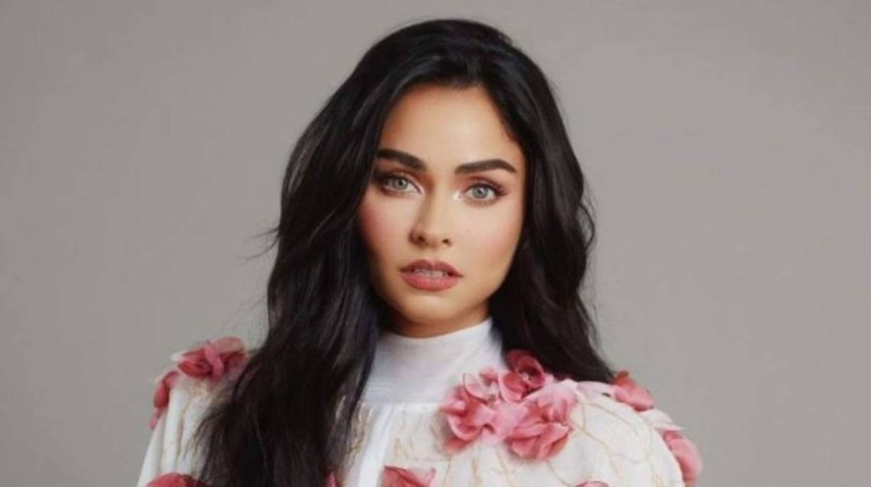 El amigo de Claudio contó cual fue la reacción de la actriz al ver las llamadas y mensajes de Maite. “Pues despertó a Andrés, y enseguida Claudia le dijo que creyendo que había una emergencia, miró su celular y que vio que Maite (Perroni) le había mandado mensajes. Le dijo que era obvio lo que había leído, pero que quería saber su versión, que lo que leyó era muy evidente y que algo le estaba ocultando; que quería saberlo por su propia boca y con sus propias palabras. Se contuvo las ganas de llorar, de gritar, aunque estaba muy sacada de onda y muy dolida”.