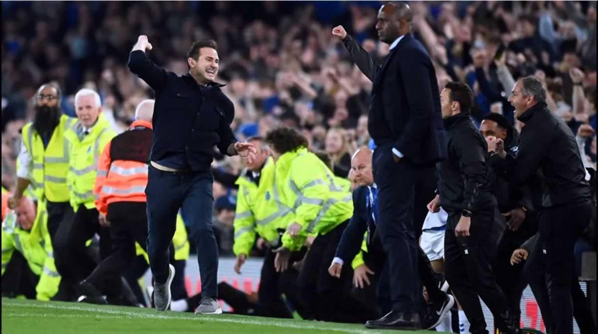 El entrenador inglés Frank Lampard enloqueció en los festejos de la salvación del Everton.