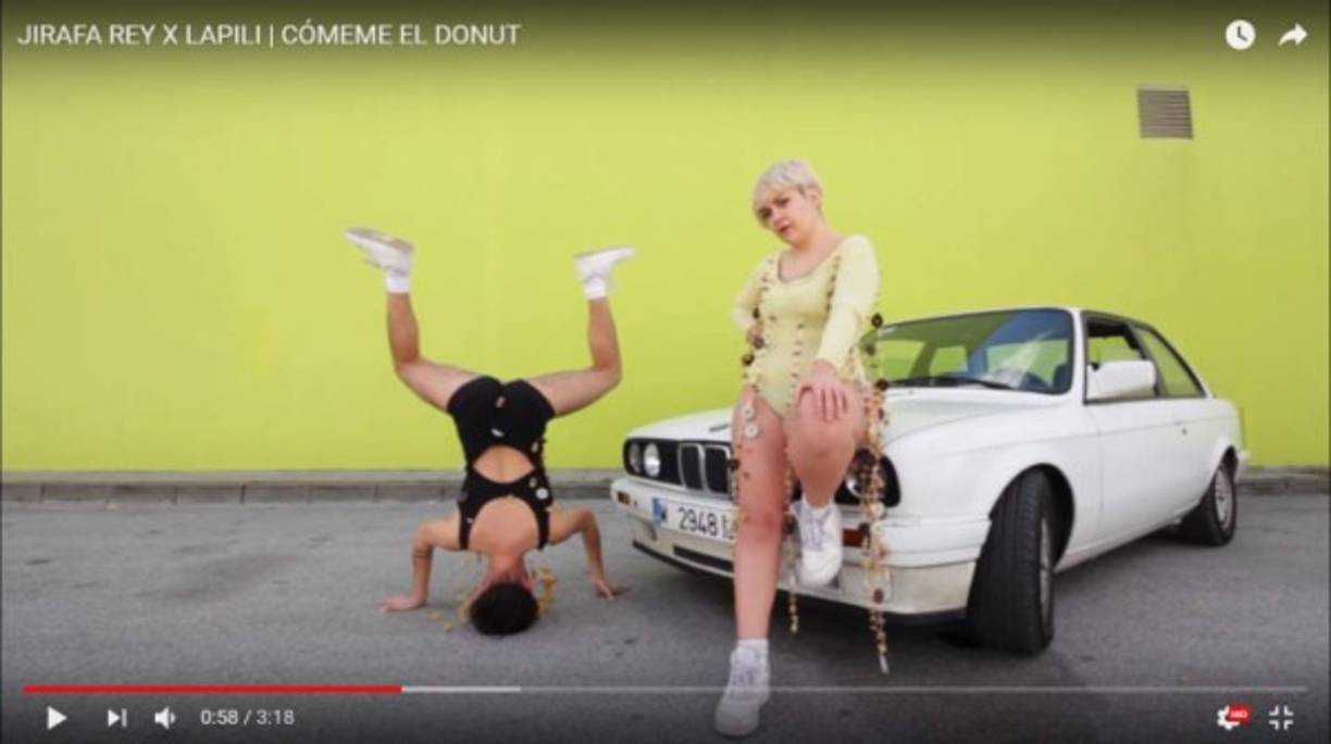 Aunque Jirafa Rey ahora es conocido por su Twerk, estudió más de diez años para ser filósofo y poeta, hasta máster tiene, y Lapili es una precursora de bailes caribeños, también es estilista, diseñadora y costurera. Ambos llamados Glitch Gyals, tienen un objetivo: hacer de su música un instrumento para levantar bandera en temas tabús.