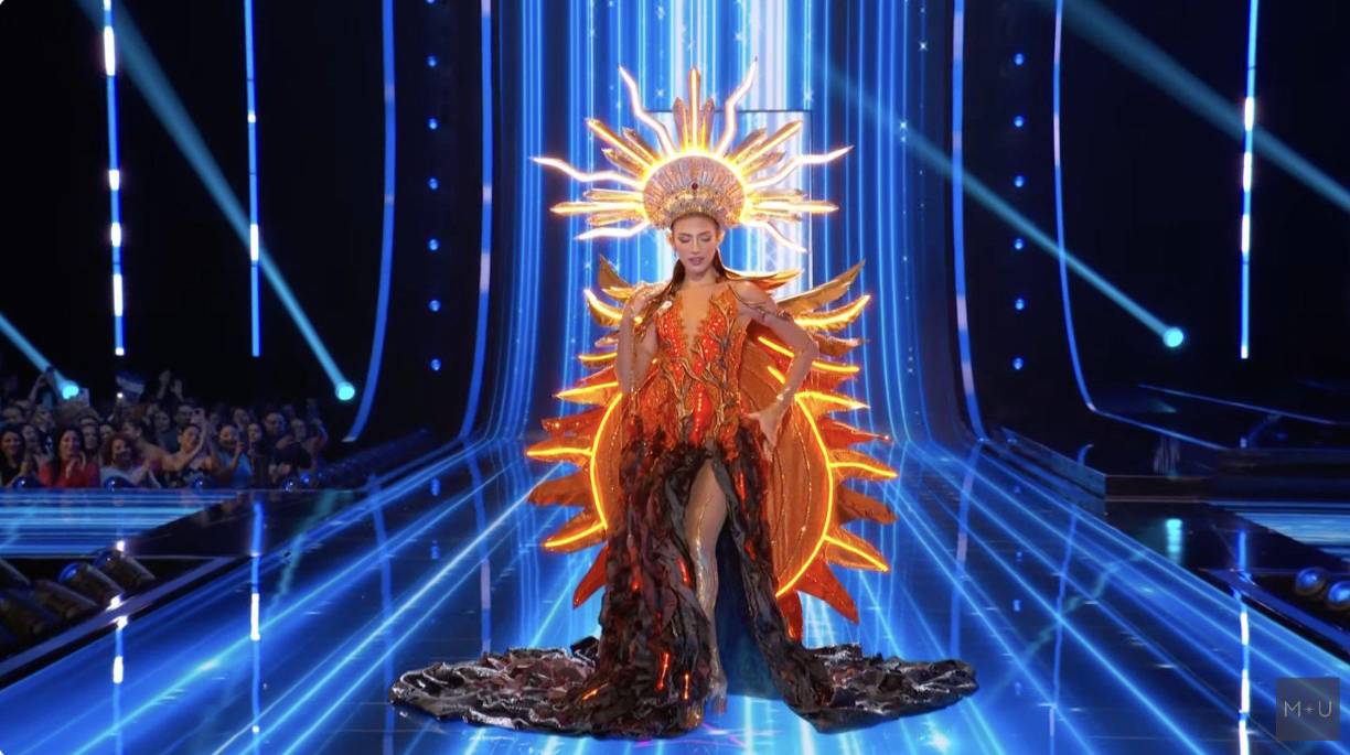 El tocado de Isabel representa el sol, símbolo de calidez y optimismo que llevan los salvadoreños con la esperanza de un futuro prometedor.