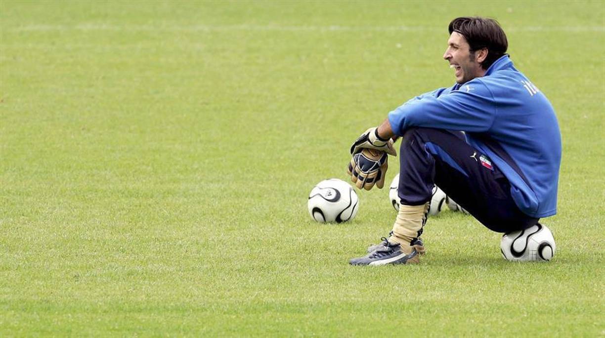 “Aquí termina. Tú me diste todo. Yo te di todo. Ganamos juntos”, escribió Buffon para hacer oficial su despedida del fútbol con una publicación en Instagram.
