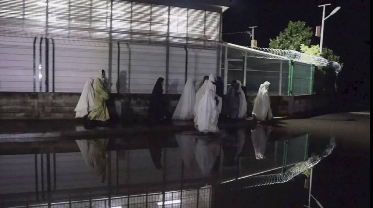 Ha estado rodeada de escándalos de secuestros, matrimonios infantiles o maltrato infantil. El último caso se centra en el presunto secuestro en el estado de Nueva York de dos niños, de 14 y 12 años, nietos del fundador del grupo, Shlomo Helbrans, fallecido en 2017.