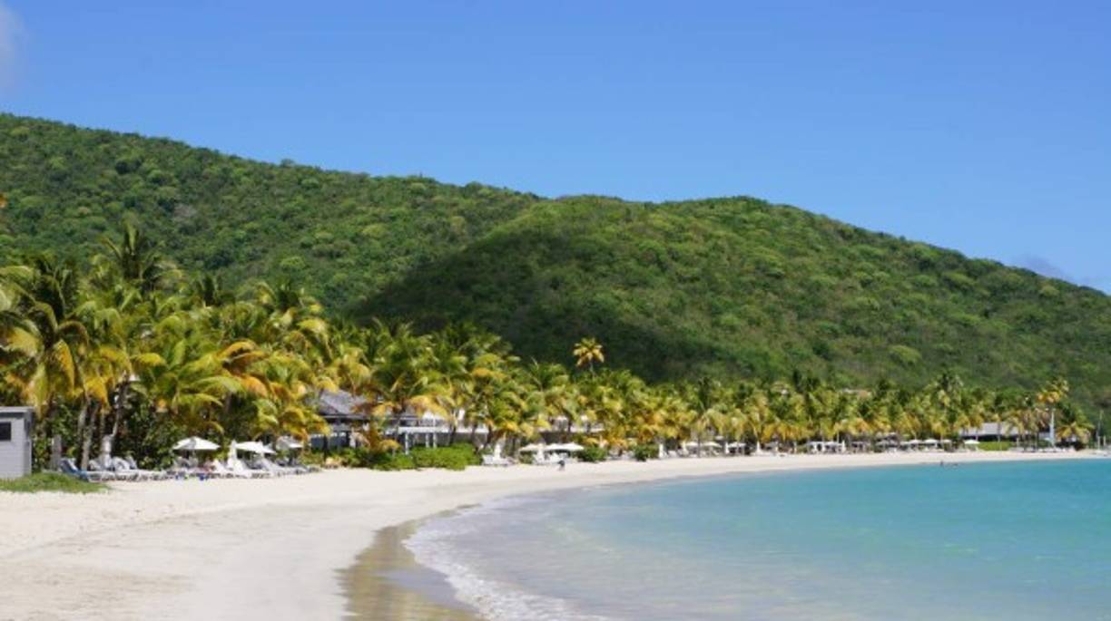 Antigua y Barbuda se divide en varias islas de las cuales Antigua es la más grande, yace al sur mientras la paradisíaca Barbuda se encuentra en el norte.
