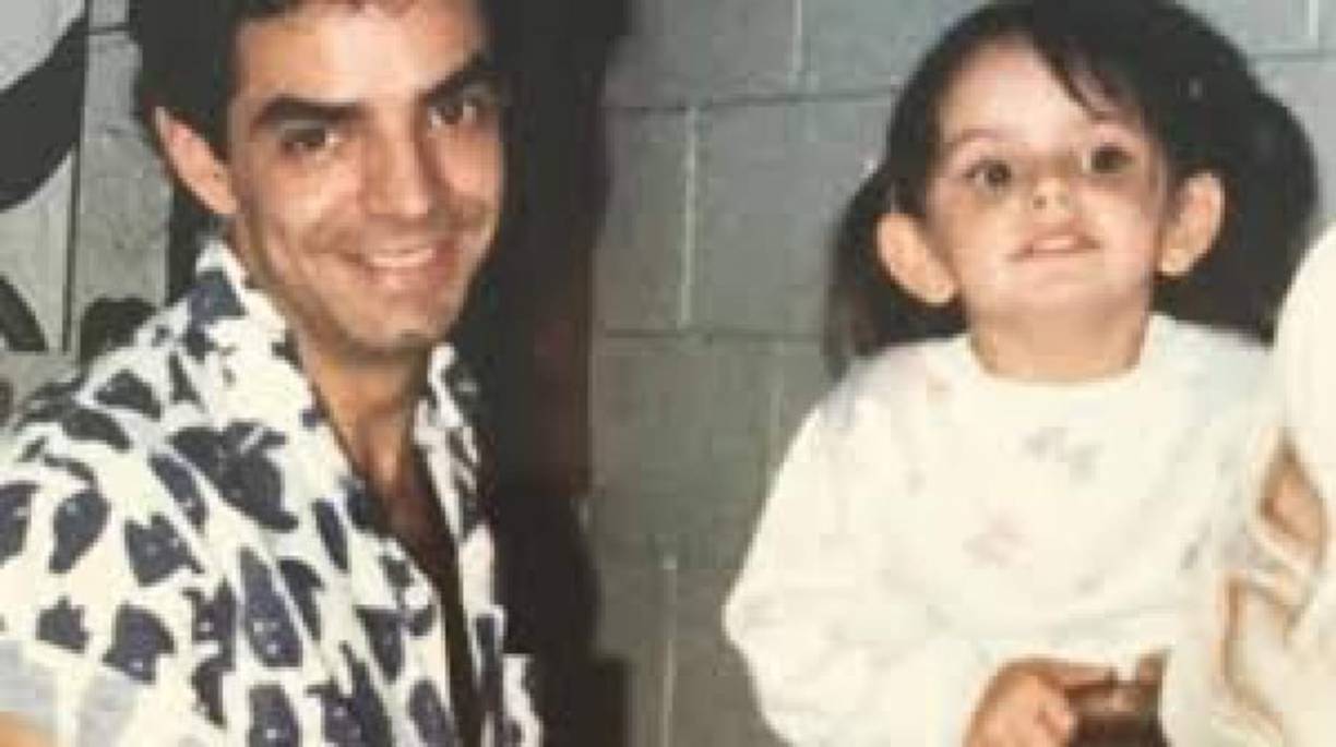A pesar de que la relación con la actriz Gabriela finalizó Eugenio trato de ser un padre presente para su primera hija, aunque en varias entrevistas ha dicho que no lo suficiente responsable con sus hijos mayores.