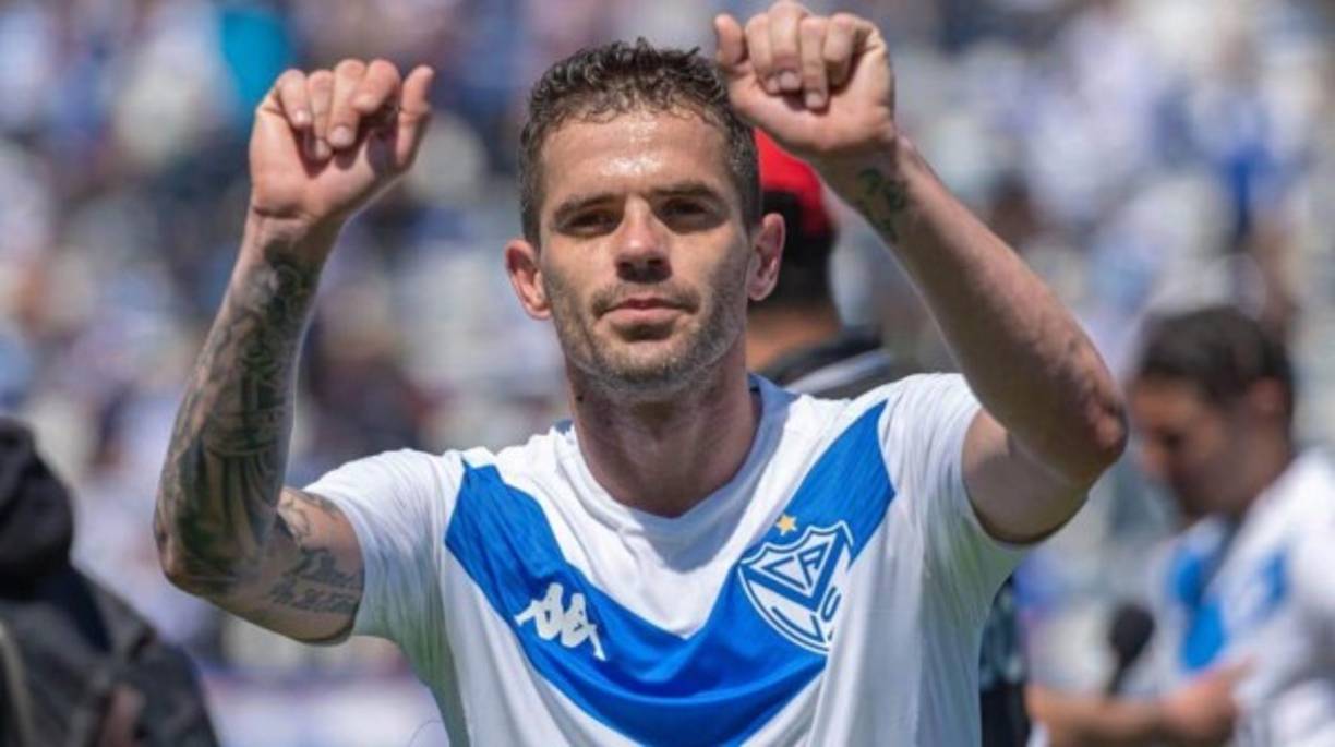 Finalmente Fernando Gago no se retirará del fútbol a la conclusión de esta temporada. El centrocampista argentino de 34 años ha llegado a un acuerdo con su actual club, Vélez, para prolongar su vinculación hasta 2021.