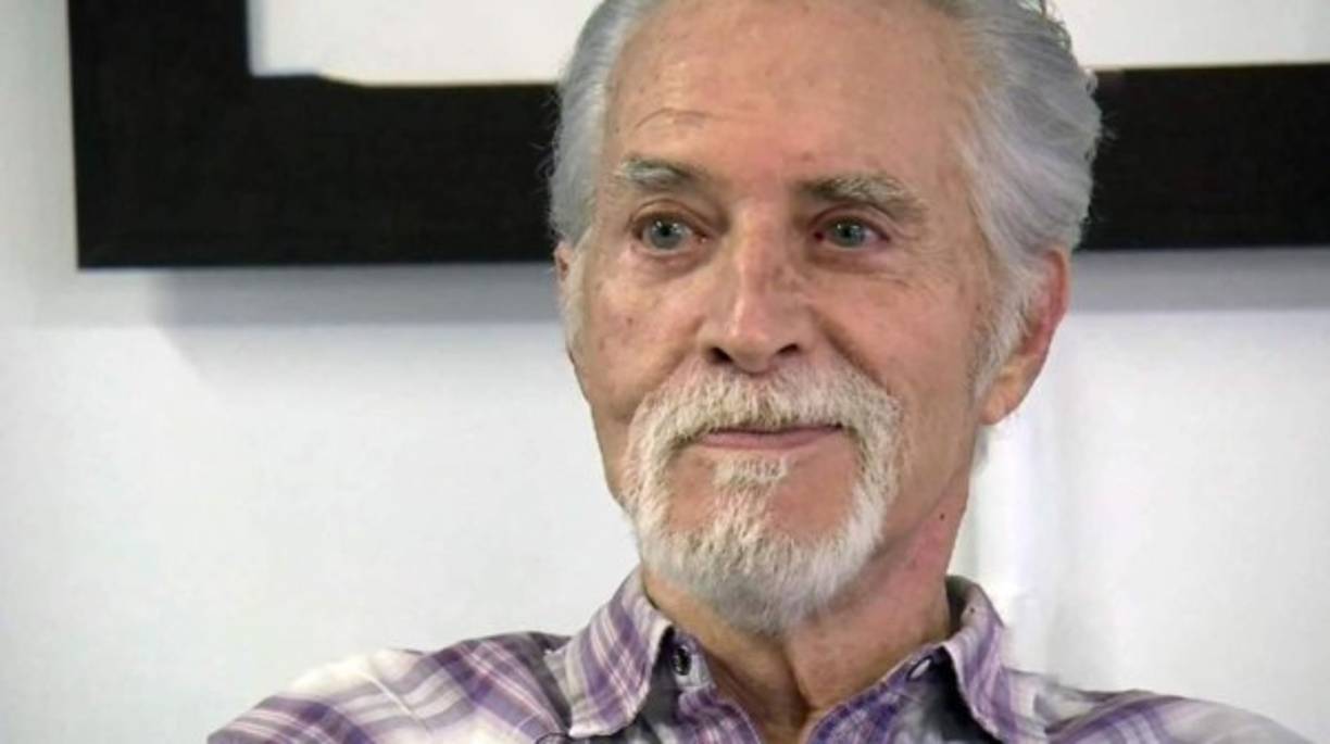 El primer actor participó en telenovelas como: 'Cumbres borrascosas', 'Los parientes pobres', 'Los ricos también lloran', 'mañana es para siempre' o 'Azul tequila', siendo su última novela 'Lo que la vida me robó' en 2013.