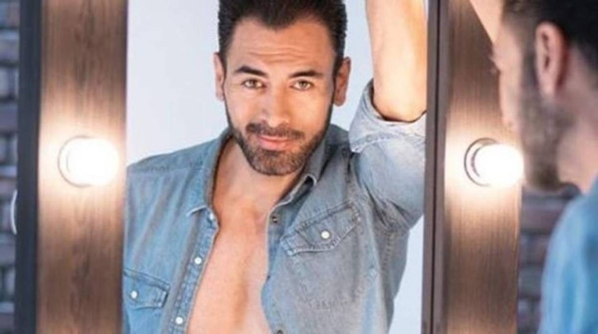 El actor mexicano Sebastian Ferrat, reconocido por su participación en la serie de Telemundo El Señor de los Cielos, murió el domingo a causa de cisticercosis, infección que contrajo al comer carne de cerdo en mal estado, informaron medios locales este lunes.