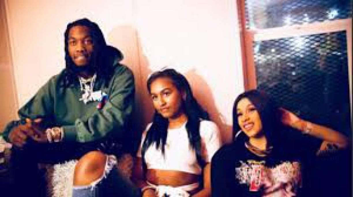 Sasha es fanática de los festivales de música y tiene amistades cercanas con varios famosos cantantes estadounidenses, como Cardy B.