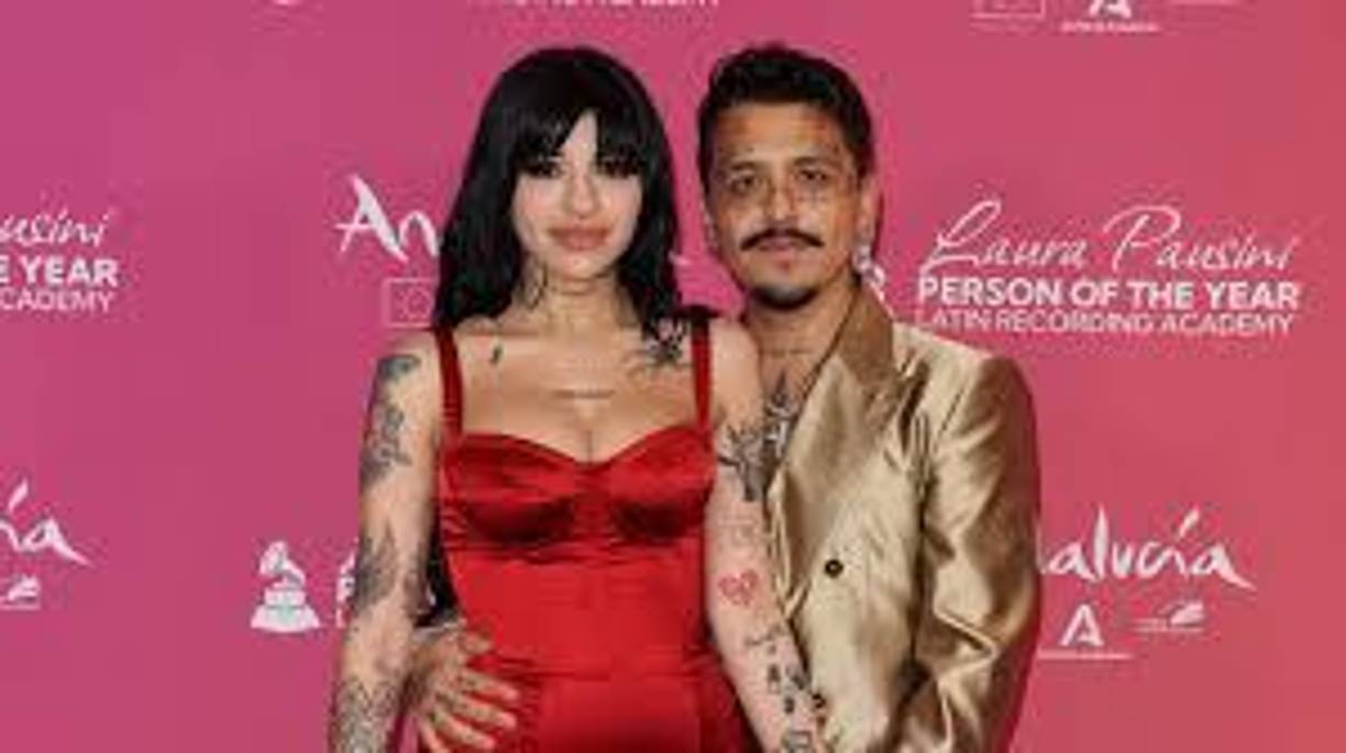 El final más polémico del año, protagonizado por <b>Christian Nodal</b> y <b>Cazzu, </b>debido a que lucían bastante enamorados; derramaron miel en cada evento en el que se hicieron presentes, Nodal le escribió una canción a Cazzu y procrearon a su hija <b>Inti, </b>nacida en septiembre del 2023. Sin embargo, el 23 de mayo del 2024, Nodal y Cazzu hicieron pública su decisión de ponerle fin a su relación, misma que desconcertó a los seguidores del cantante, puesto que se veían muy felices. Sin embargo, tan solo dos meses después, Nodal se casó con Ángela Aguilar y se ha ganado el repudio de millones de personas en el mundo. 