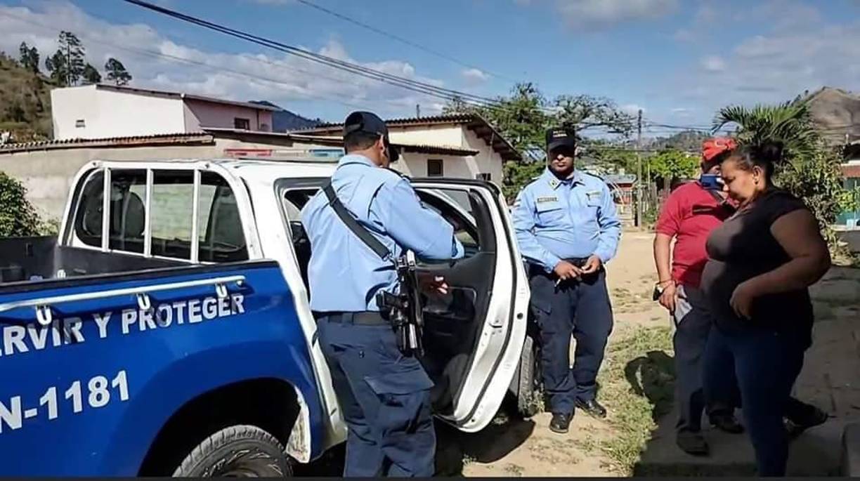 Del crimen no se conocen más detalles. El paradero de los responsables es desconocido y la policía local no ha informado si los hechos por los que fue detenida tienen relación con el mismo. 