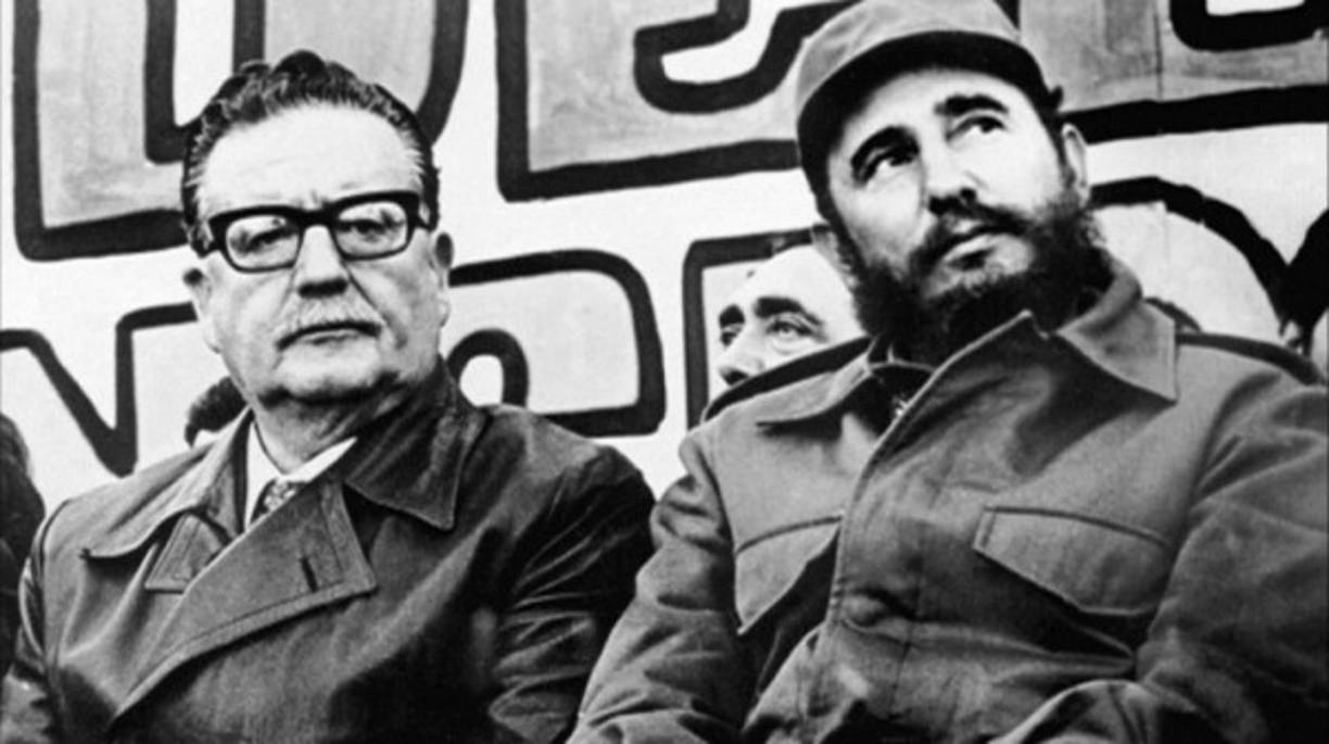 Salvador Allende y Fidel Castro, su mentor y aliado político.<br/>