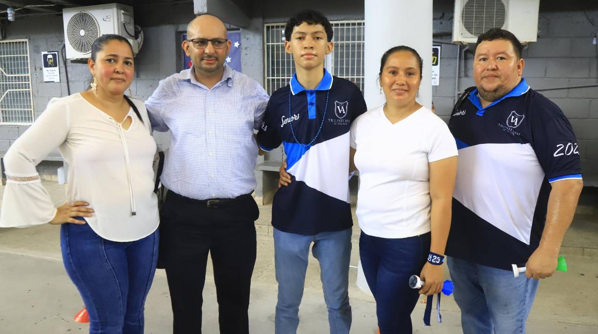 Soraya Nolasco, Héctor George, Aaron George, Waldina Portillo y Ángel Medrano