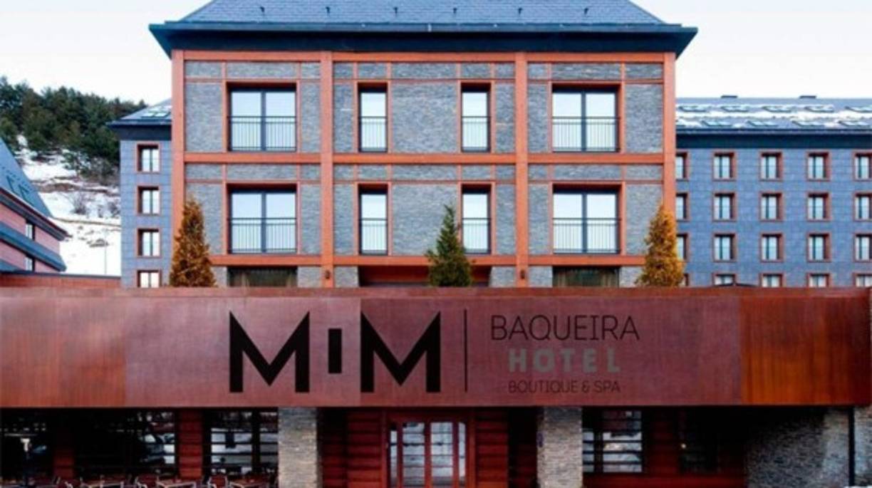 La cadena hotelera MIM Hotels, propiedad de Lionel Messi y gestionada por Majestic Hotel Group desde 2017, abrirá el próximo 4 de diciembre un nuevo establecimiento, que estará ubicado en Baqueira Beret, una estación de esquí situada en el Valle de Arán, en el Pirineo catalán, España.