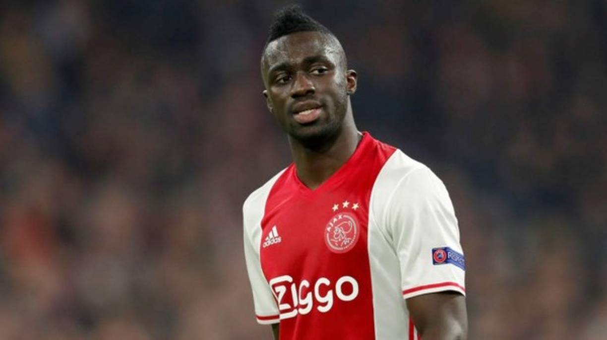 El colombiano Davinson Sánchez, internacional Sub-21, ha sido fichado por el Tottenham procedente del Ajax. El central era uno de los jugadores que pidió el técnico Mauricio Pochettino y firma hasta 2023. Llega por 40 millones, el traspaso más caro de la historia de los Spurs.