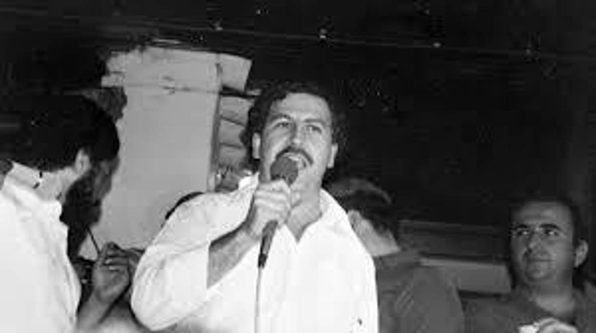 Este predio estaba ubicado en el barrio exclusivo de Las Palmas y era uno de los puntos referencia de los llamados “narcotours”, de los que también hacían parte el edificio Mónaco, expropiedad de Escobar y el cementerio Montesacro, donde se encuentran los restos de Escobar.