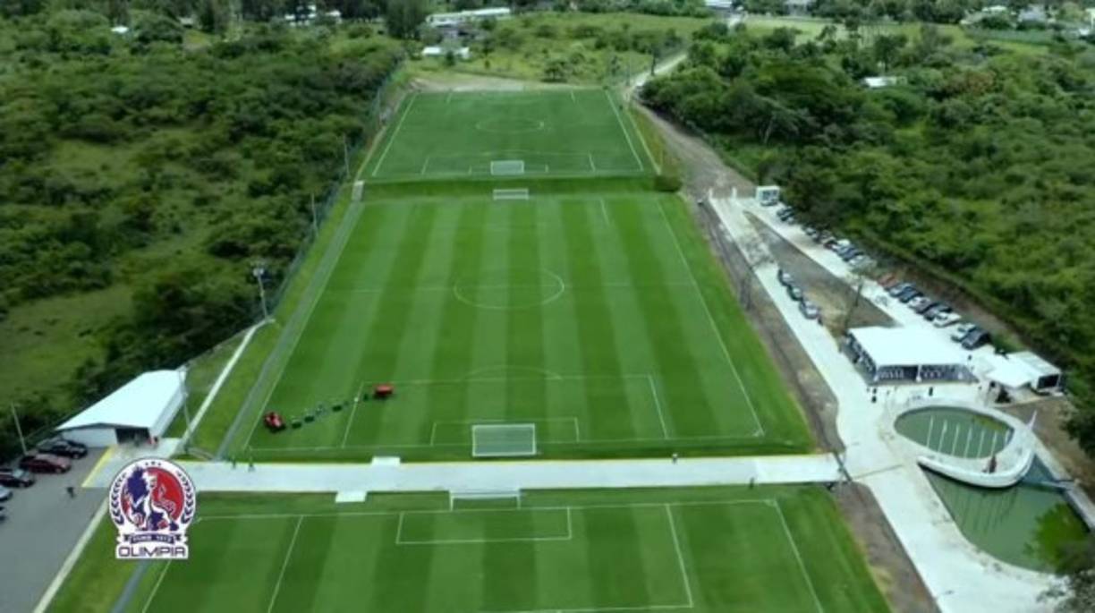 La nueva casa del Olimpia tiene tres modernas canchas (dos de grama natural y una sintética), todas ellas lucen espectacular.