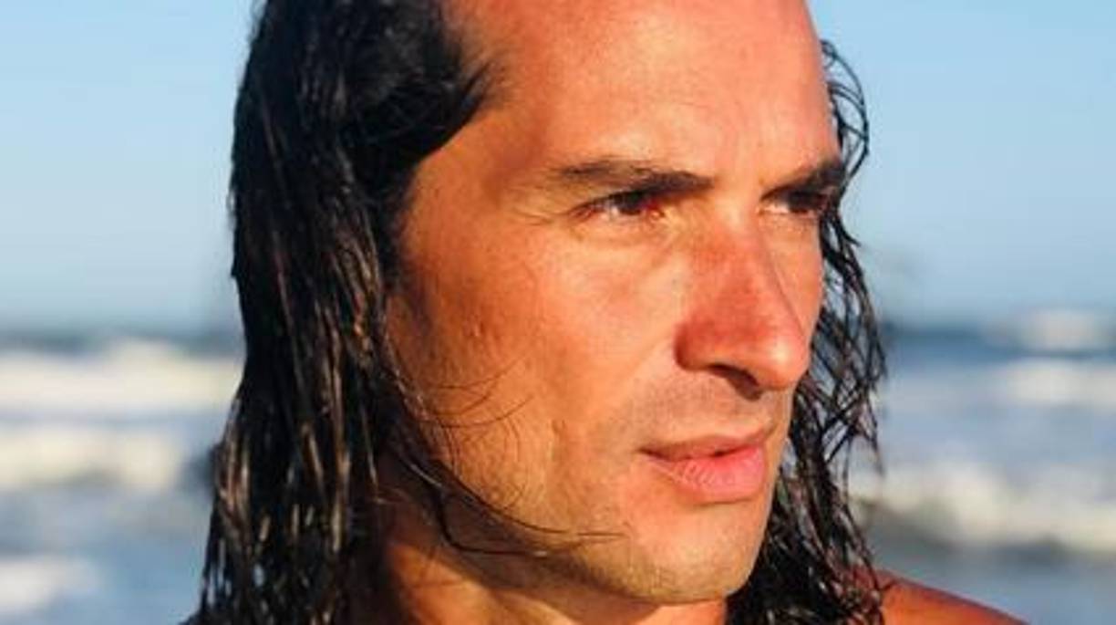 Además, distintos videos difundidos por las autoridades dejaron en evidencia que se necesitó de al menos nueve hombres y equipo de maquinaria pesada para desenterrar el baúl donde se encontraba el cuerpo del actor. Este se encontraba a dos metros de profundidad.