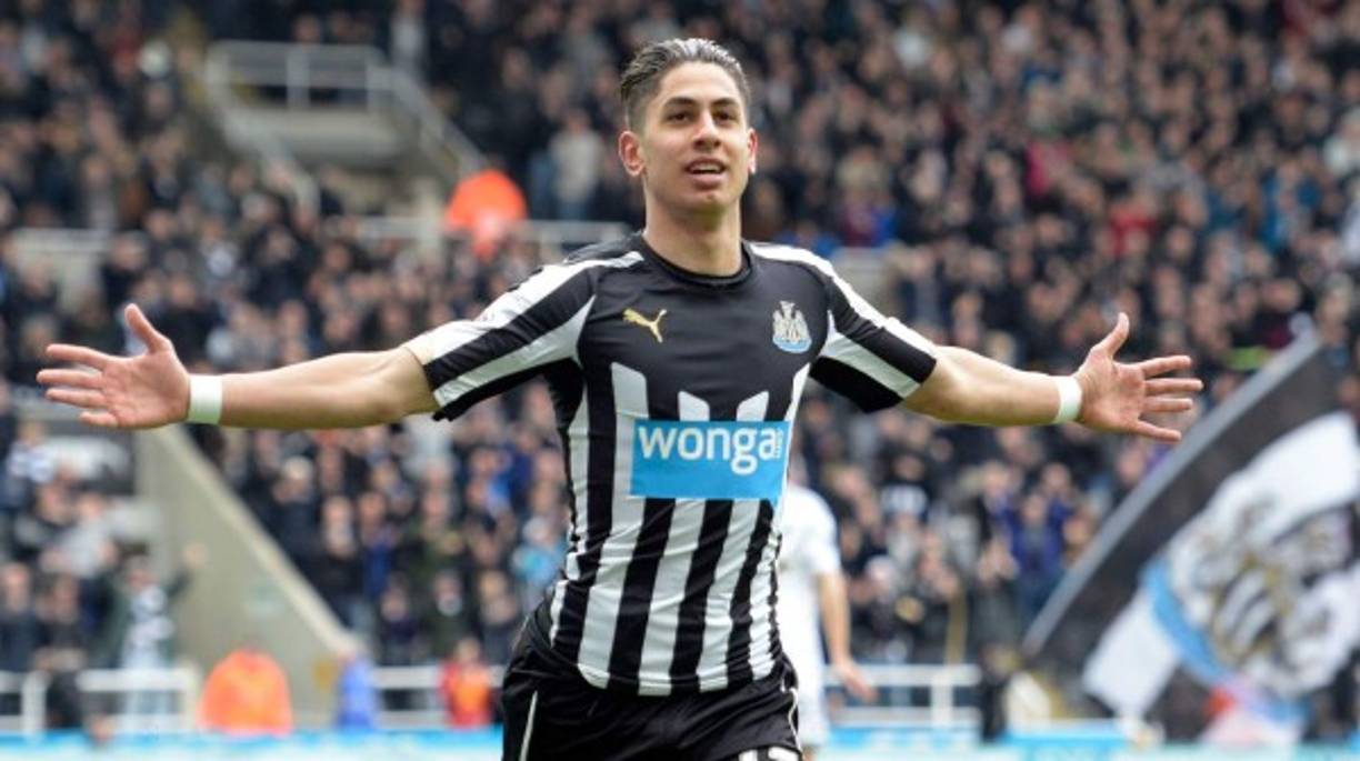 El Daily Mail ha añadido otro nombre a la lista de posibles delanteros que puede fichar el Barça para sustituir a la MSN. Se trata del delantero español del Newcastel, Ayoze Pérez, que como dicen en Inglaterra habría vuelto a la órbita culé tras el rechazo de diversos delanteros a venir.