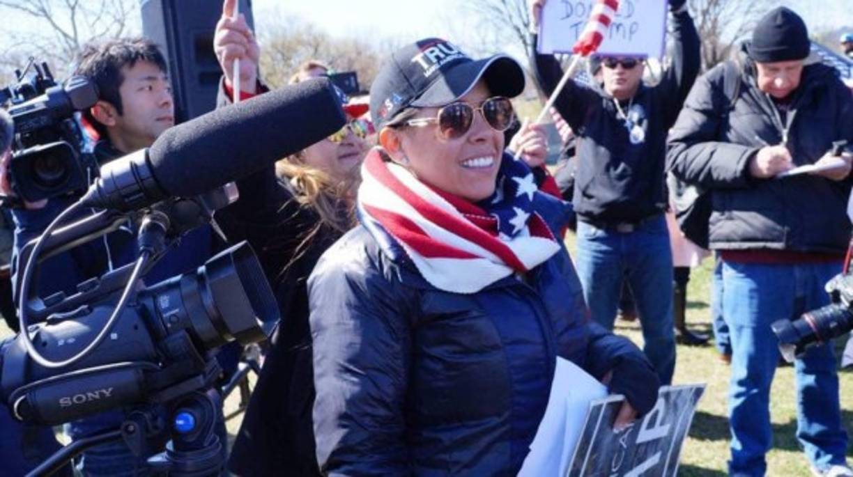 'Dicen en sus reportajes que soy una activista radical, una racista y que en verdad vivo en EEUU -cuenta-, pero les salió mal y me dieron mucha popularidad'.