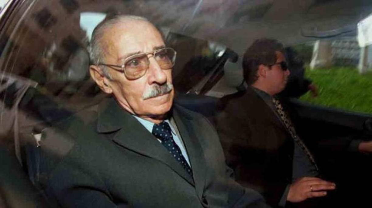 Jorge Rafael Videla - Argentina<br/><br/>Nació el 2 de agosto de 1925 y murió el 17 de mayo de 2013. <br/><br/>Fue un militar y dictador argentino, designado presidente de facto de la Argentina por una junta militar.<br/><br/>Ocupó la presidencia de su país entre 1976 y 1981, durante la dictadura autodenominada Proceso de Reorganización Nacional, que se inició con el golpe de Estado del 24 de marzo de 1976. Además fue Jefe del Ejército Argentino entre 1975 y 1978.<br/><br/>El 5 de julio de 2012 fue condenado a cincuenta años en prisión por encontrársele responsable penalmente por el secuestro sistemático de neonatos y niños durante la última dictadura cívico-militar en Argentina.