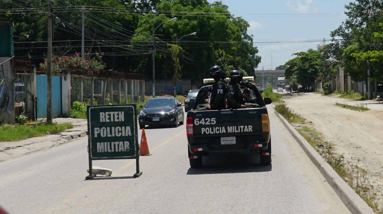 En el sector Rivera Hernández, al noreste de la ciudad, hay ocho fronteras, de las cuales cuatros son más conflictivas.En esta zona, la situación es más complicada porque hay cuatro estructuras criminales, a diferencia de Chamelecón, que solo operan la Pandilla 18 y la Mara Salvatrucha. En la imagen, sector de la 33 calle.