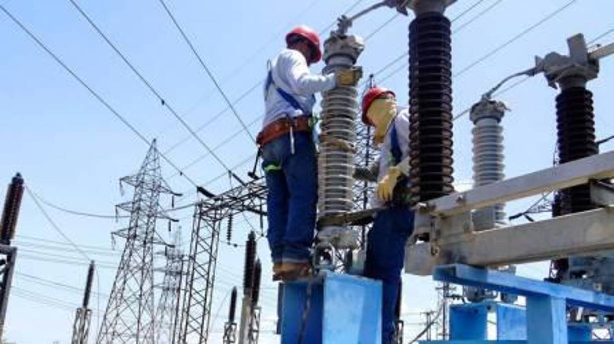 La ministra hondureña de Trabajo, Sarahí Cerna, dijo que las empresas que tengan menos de 50 empleados tendrán que ajustar el salario mínimo en base al 5.5%, en tanto aquellas con una plantilla entre 51 y 150 trabajadores tendrán que hacer un incremento del 6.5%.