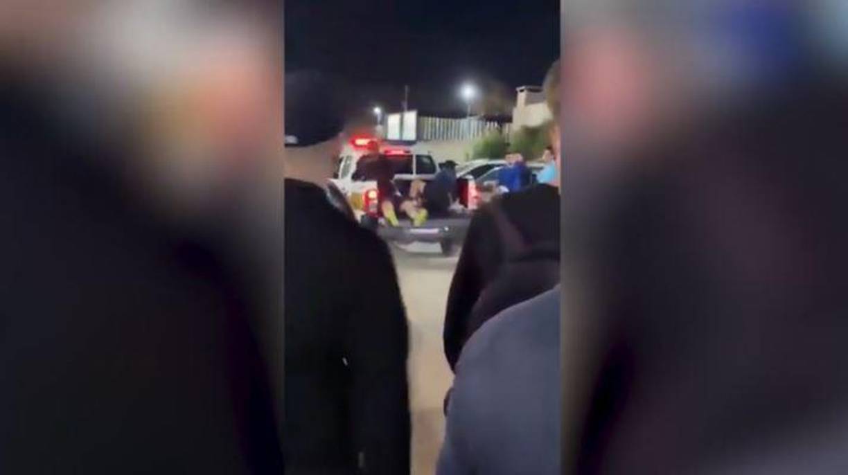 La <b>Fiscalía de Homicidios</b> comenzó la investigación del asesinato de <b>Mauro Martínez</b>, quien estaba vinculado con la banda <b>La Mafilia de Villa Española</b>, un grupo involucrado en la disputa por el control de territorio y drogas. Esta organización, que incluye a adultos y adolescentes, se dedica al <b>tráfico de drogas y armas</b> en una zona donde los conflictos entre bandas rivales son frecuentes. 