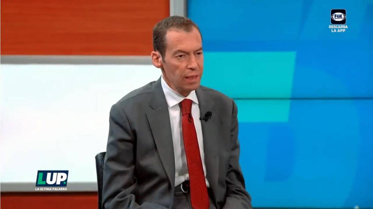 Cabe recordar que a lo largo del programa deportivo, André Marín no suele sentarse en ningún momento, pues al ser el conductor estelar se mantiene de pie mientras da la palabra a cada uno de los colaboradores que lo acompañaron en la mesa de debate, pero esta vez fue diferente y este hecho alarmó a los seguidores del comentarista.