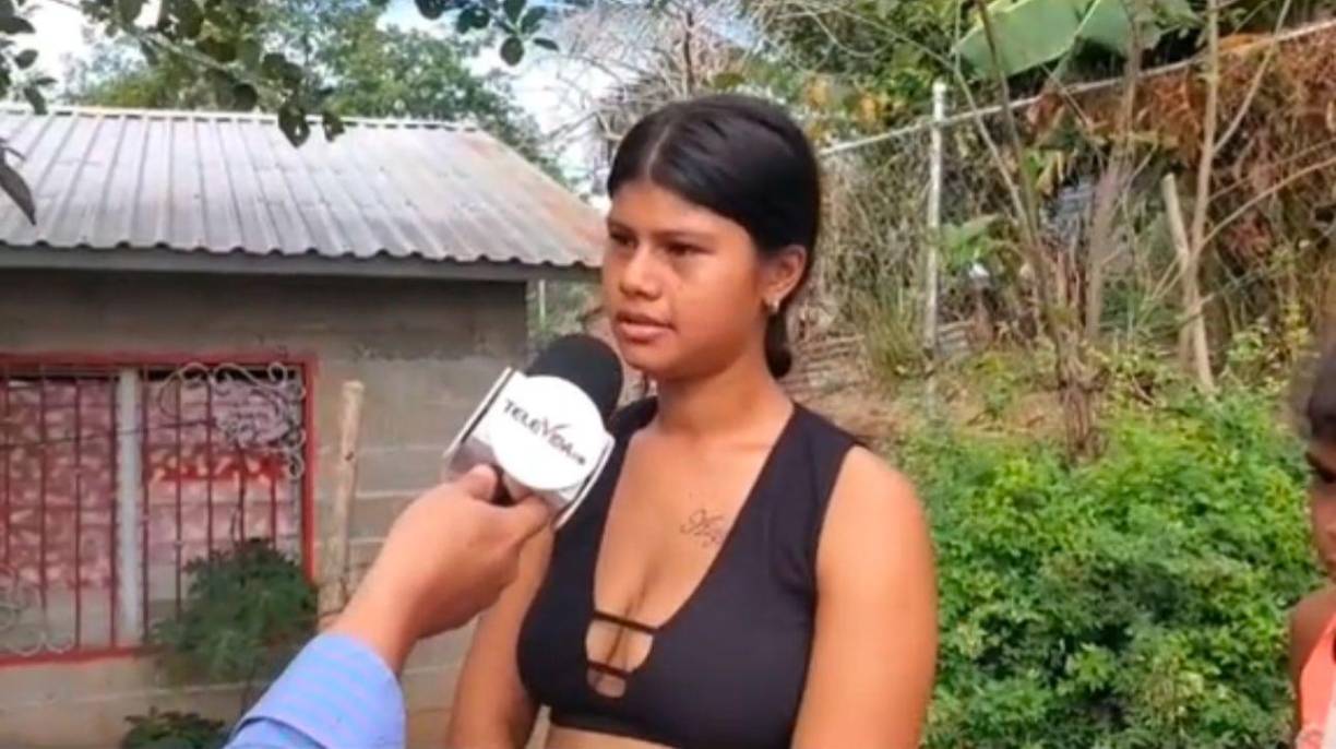 Testigos indican que el joven fue de casa en casa pidiendo <b>fósforos</b> para iniciar el incendio en la vivienda de su madre, quien no estaba en casa en ese momento, ya que se encontraba de viaje en otra comunidad. 