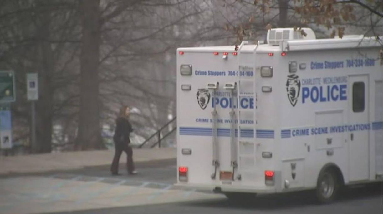 El cadáver del hondureño estaba boca abajo, con un disparo en la cabeza, pero portaba sus pertenencias. Su vestimenta estaba limpia, a pesar de encontrarse en una especie de charco enlodado.